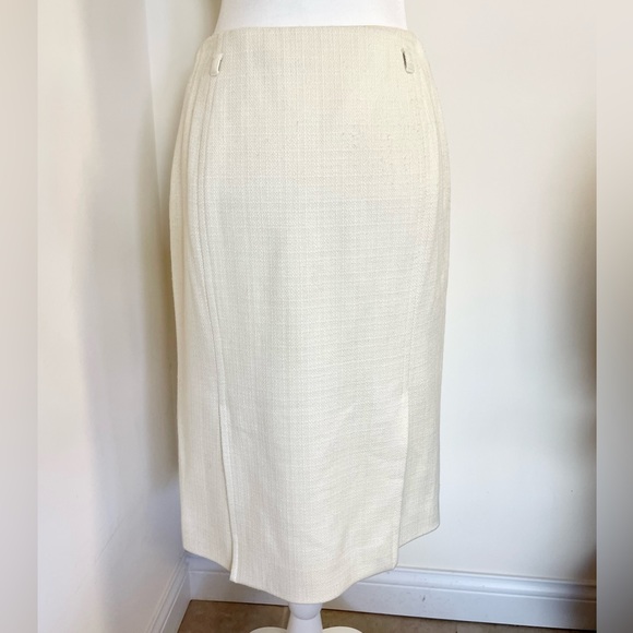 Classic Burberry wool blend knit pencil skirt! - Picture 5 of 15